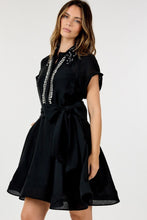 Cargar imagen en el visor de la galería, VESTIDO NEGRO CON PLATEADO
