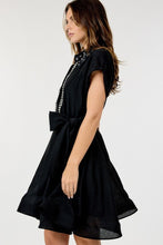 Cargar imagen en el visor de la galería, VESTIDO NEGRO CON PLATEADO
