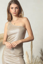 Cargar imagen en el visor de la galería, VESTIDO DORADO ONE SHOULDER
