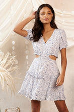 Cargar imagen en el visor de la galería, VESTIDO BLANCO CON CELESTE
