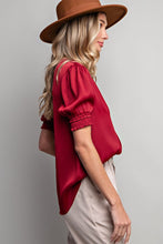 Cargar imagen en el visor de la galería, BLUSA VINO MANGAS PUFF
