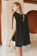 Cargar imagen en el visor de la galería, BLUSA NEGRA DE SEDA
