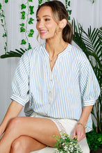 Cargar imagen en el visor de la galería, CAMISA DE RAYAS CELESTE CON BLANCO
