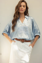 Cargar imagen en el visor de la galería, BLUSA METÁLICA CELESTE
