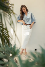 Cargar imagen en el visor de la galería, BLUSA METÁLICA CELESTE
