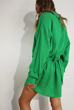 Cargar imagen en el visor de la galería, VESTIDO VERDE KELLY
