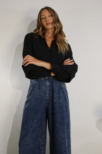 BLUSA NEGRA DE BOTONES