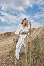 Cargar imagen en el visor de la galería, VESTIDO BLANCO ALBA
