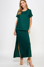Cargar imagen en el visor de la galería, SET VERDE BLUSA Y FALDA LARGA
