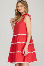 Cargar imagen en el visor de la galería, VESTIDO ROJO CUELLO V
