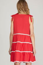 Cargar imagen en el visor de la galería, VESTIDO ROJO CUELLO V
