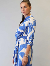 Cargar imagen en el visor de la galería, VESTIDO AZUL CON BLANCO
