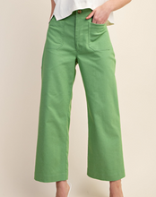 Cargar imagen en el visor de la galería, PANTALON VERDE MANZANA
