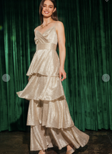 Cargar imagen en el visor de la galería, VESTIDO DORADO LARGO
