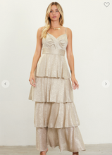 Cargar imagen en el visor de la galería, VESTIDO DORADO LARGO
