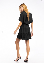 Cargar imagen en el visor de la galería, VESTIDO NEGRO CON BOTONES

