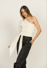 Cargar imagen en el visor de la galería, BLUSA GIN OFF WHITE
