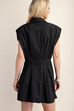 Cargar imagen en el visor de la galería, VESTIDO NEGRO MINI DE BOTONES
