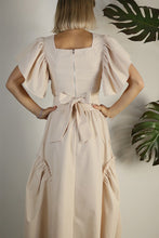 Cargar imagen en el visor de la galería, CONJUNTO TOP Y FALDA BEIGE
